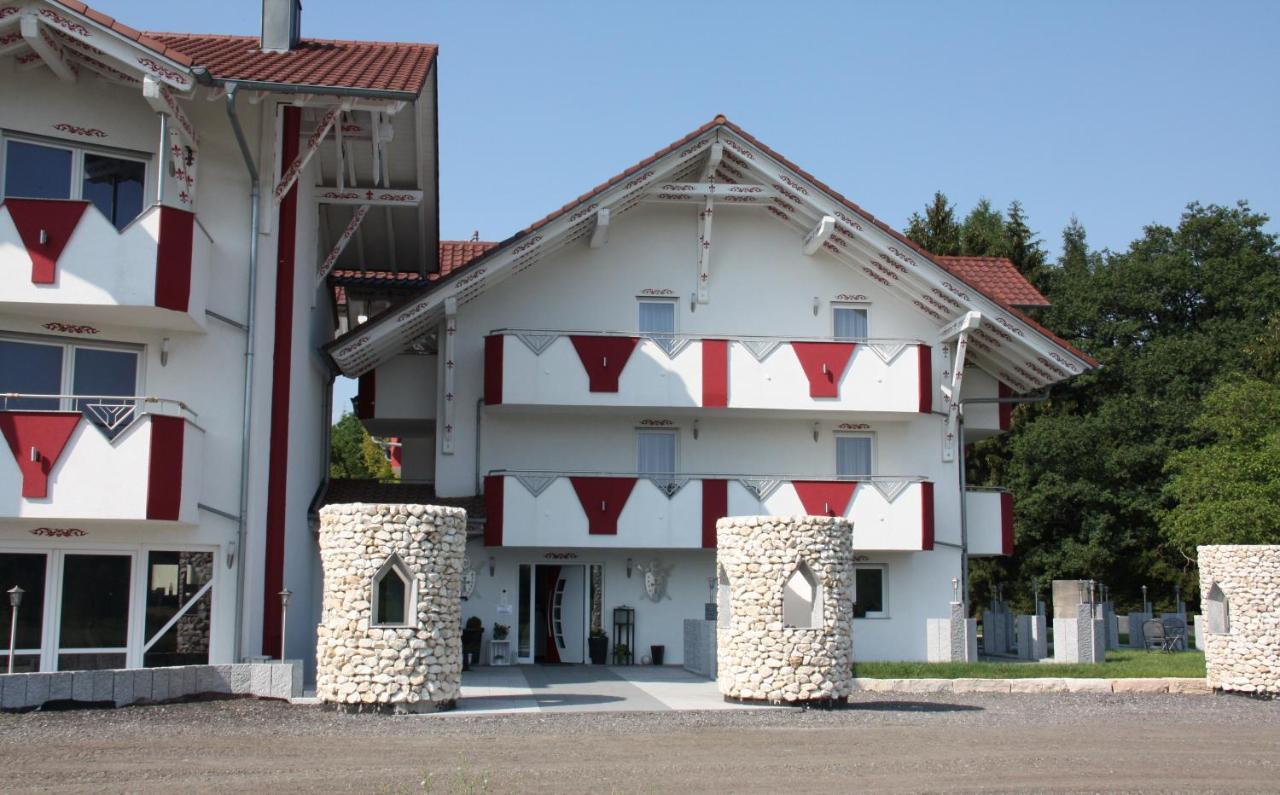 Zum Kreuzritter Aparthotel Wuestenrot Exterior photo