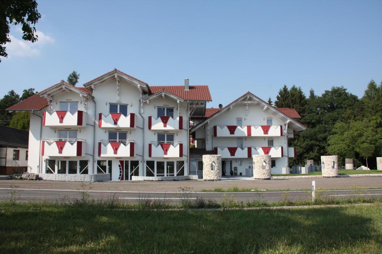 Zum Kreuzritter Aparthotel Wuestenrot Exterior photo